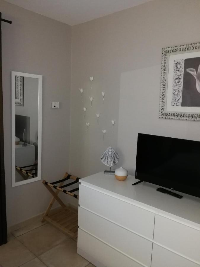 Lucbardez-et-Bargues Au Doux Repos Bed & Breakfast エクステリア 写真